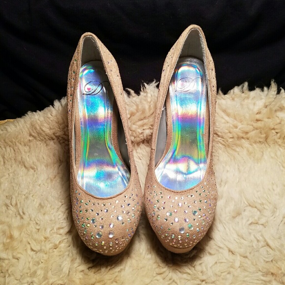 Cream Iridescent Dollhouse Heels - Picture 2 of 5